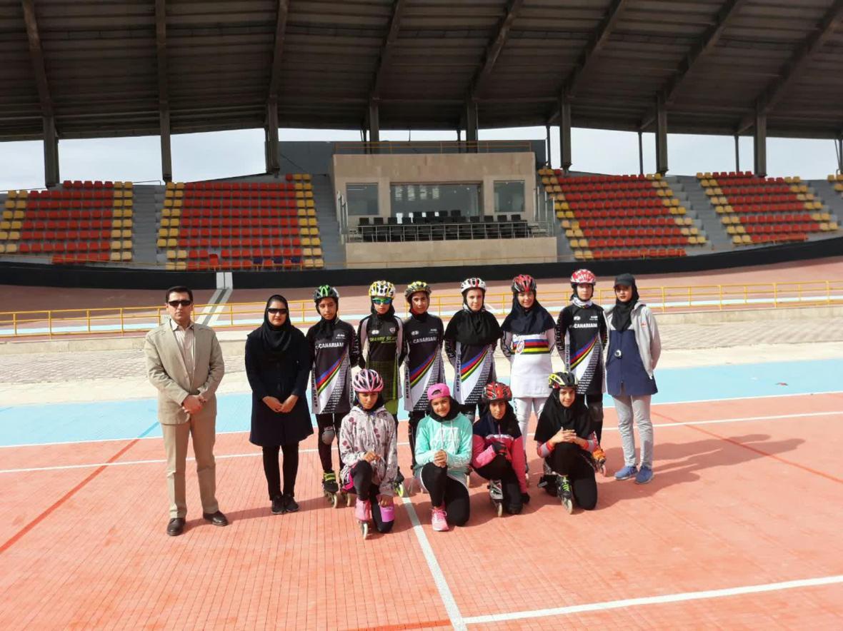 حضور دختران اسکیت باز کرمانی در رقابت های استعدادهای برتر کشور