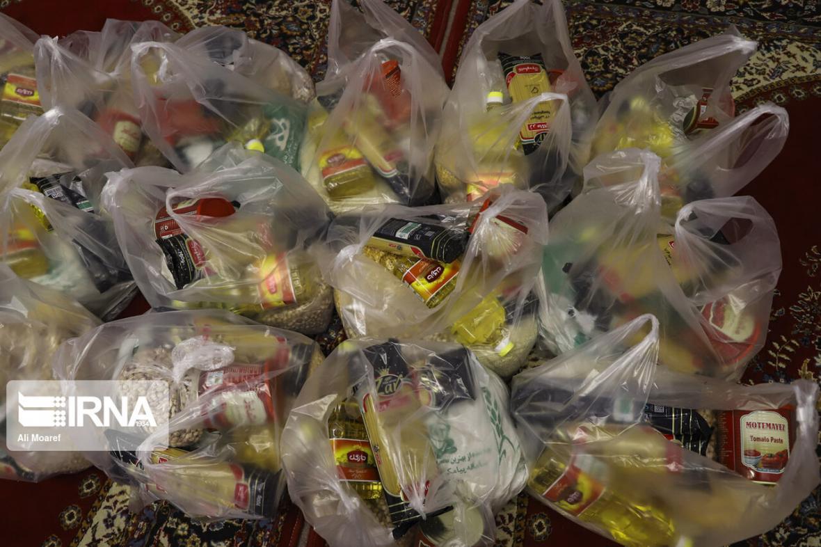 خبرنگاران توزیع 120 بسته مواد بهداشتی بین خانواده های بچه ها کار در بروجرد