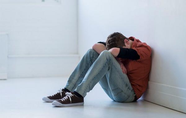 چگونه به یک نوجوان افسرده یاری کنیم؟ (9 باید و نباید مهم)